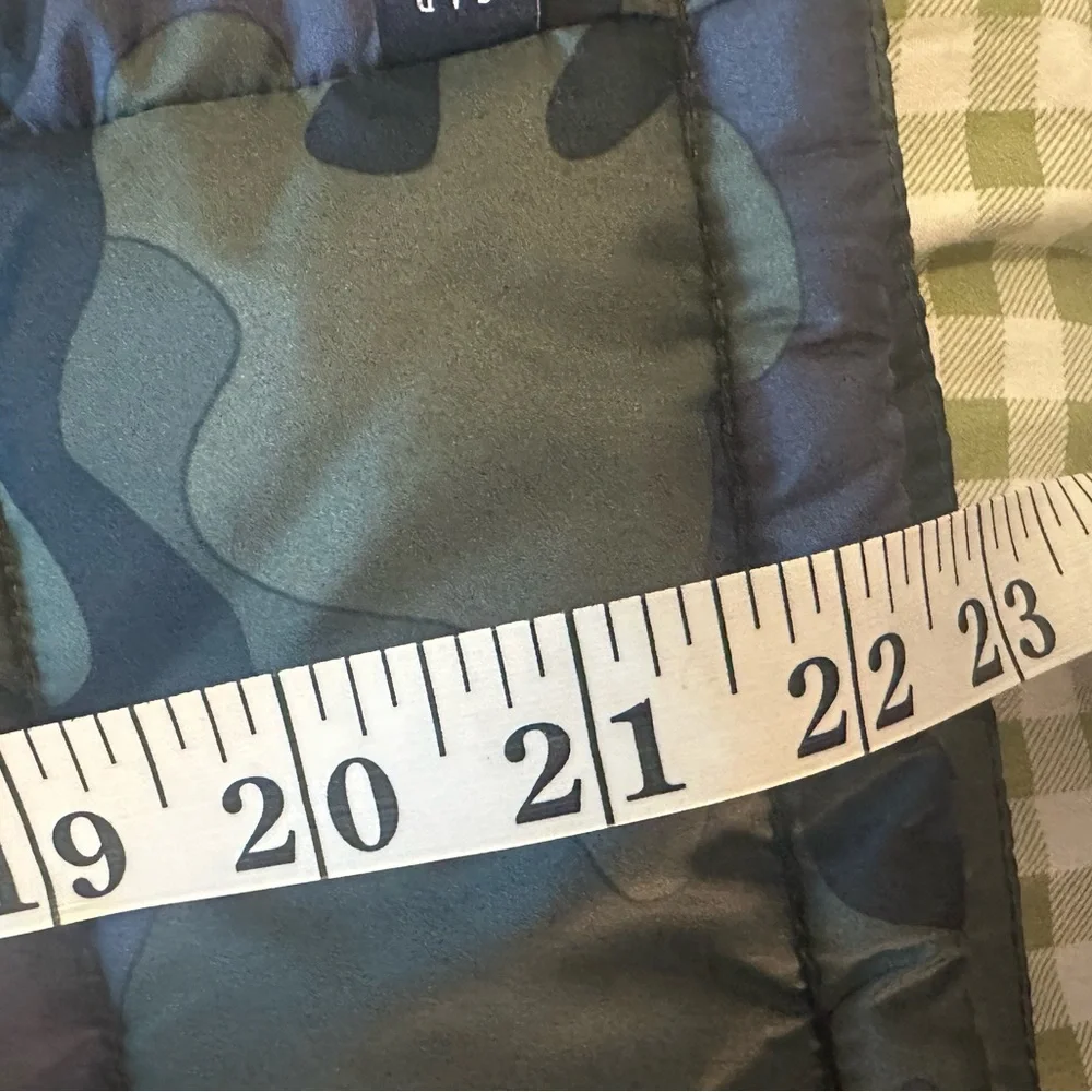 GAP Kids Boy’s Camo Puffer Vest Size Large - Picture 5 of 6